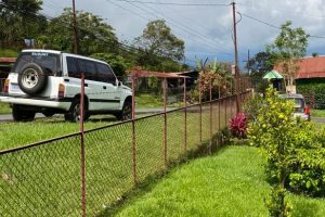 Barrio Jesus yard front fence